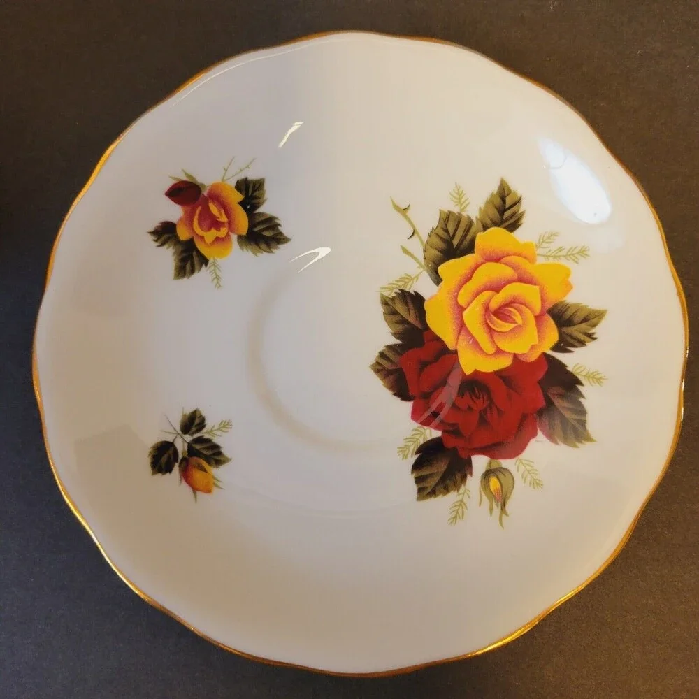 Vtg Quinn Anne Bone China Red & Yellow Cabbage Roses England Teacup And Saucer
